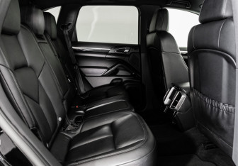 Подержанный автомобиль Porsche Cayenne 2015 года (30 фото)