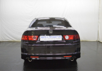 Подержанный автомобиль Honda Accord Sedan 2006 года (6 фото)