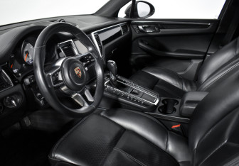 Подержанный автомобиль Porsche Macan 2015 года (9 фото)