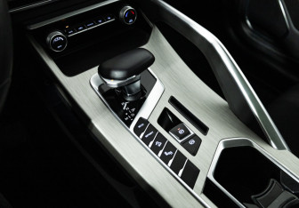 Подержанный автомобиль Geely Coolray 2023 года (17 фото)