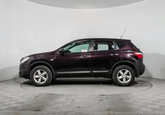 Подержанный автомобиль Nissan Qashqai 2012 года (8 фото)