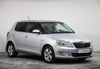 Подержанный автомобиль Skoda Fabia Hatchback 2011 года (3 фото)