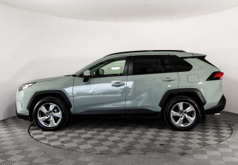 Подержанный автомобиль Toyota RAV4 2020 года (9 фото)