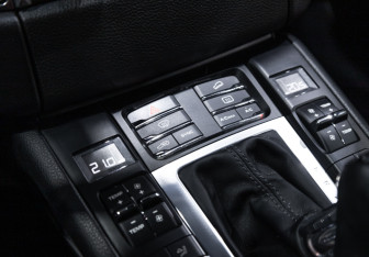 Подержанный автомобиль Porsche Macan 2017 года (26 фото)