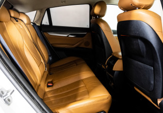 Подержанный автомобиль BMW X6 2015 года (21 фото)