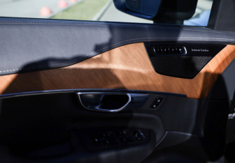 Подержанный автомобиль Volvo XC90 2021 года (18 фото)