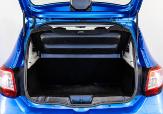 Подержанный автомобиль Renault Sandero 2015 года (15 фото)