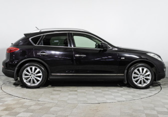 Подержанный автомобиль Infiniti EX 2012 года (4 фото)