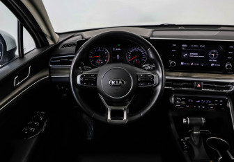 Подержанный автомобиль Kia K5 2020 года (16 фото)