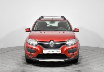 Подержанный автомобиль Renault Sandero 2016 года (2 фото)