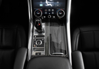 Подержанный автомобиль Land Rover Range Rover Sport 2018 года (17 фото)