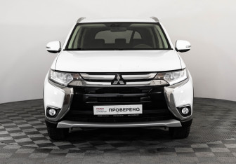 Подержанный автомобиль Mitsubishi Outlander 2018 года (2 фото)