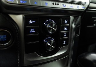 Подержанный автомобиль Toyota Land Cruiser Prado 2017 года (17 фото)