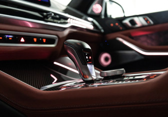 Подержанный автомобиль BMW X5 M 2024 года (33 фото)