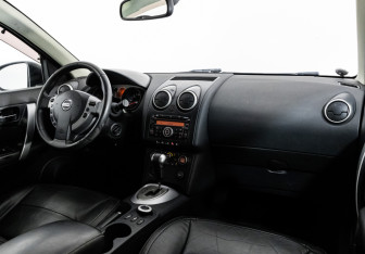 Подержанный автомобиль Nissan Qashqai 2008 года (9 фото)