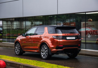 Подержанный автомобиль Land Rover Discovery Sport 2020 года (8 фото)