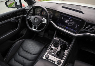 Подержанный автомобиль Volkswagen Touareg 2020 года (10 фото)