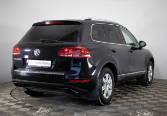 Подержанный автомобиль Volkswagen Touareg 2011 года (5 фото)