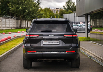Подержанный автомобиль Jeep Grand Cherokee 2022 года (7 фото)