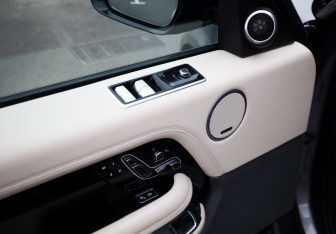 Подержанный автомобиль Land Rover Range Rover 2020 года (17 фото)