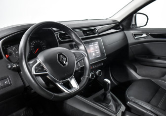 Подержанный автомобиль Renault Arkana 2019 года (9 фото)