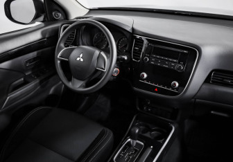 Подержанный автомобиль Mitsubishi Outlander 2020 года (8 фото)