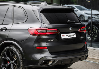 Подержанный автомобиль BMW X5 2021 года (12 фото)
