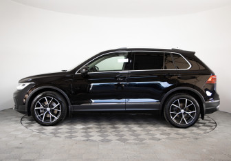 Подержанный автомобиль Volkswagen Tiguan 2021 года (8 фото)