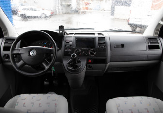 Подержанный автомобиль Volkswagen Caravelle 2008 года (10 фото)