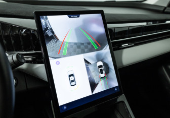 Подержанный автомобиль Geely Atlas 2024 года (17 фото)