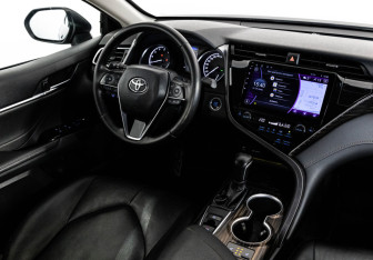 Подержанный автомобиль Toyota Camry Sedan 2019 года (16 фото)