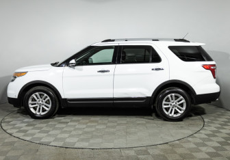 Подержанный автомобиль Ford Explorer 2014 года (8 фото)