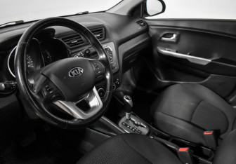 Подержанный автомобиль Kia Rio Hatchback 2014 года (9 фото)