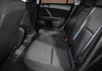 Подержанный автомобиль Mazda 3 Hatchback 2011 года (11 фото)