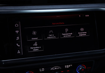 Подержанный автомобиль Audi Q3 2019 года (21 фото)