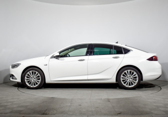 Подержанный автомобиль Opel Insignia Liftback 2018 года (8 фото)