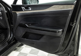 Подержанный автомобиль Kia K5 2021 года (20 фото)