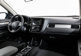 Подержанный автомобиль Mitsubishi Outlander 2016 года (9 фото)