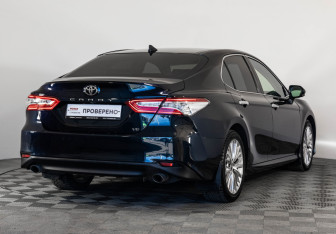 Подержанный автомобиль Toyota Camry Sedan 2018 года (5 фото)