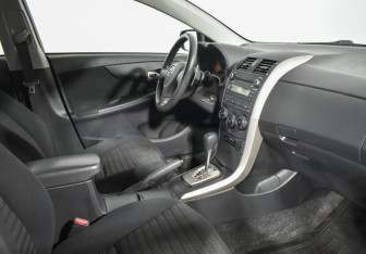 Подержанный автомобиль Toyota Corolla Sedan 2007 года (12 фото)