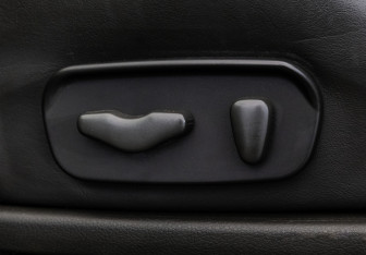 Подержанный автомобиль Nissan Pathfinder 2010 года (25 фото)