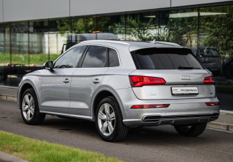 Подержанный автомобиль Audi Q5 2020 года (8 фото)