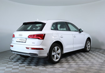 Подержанный автомобиль Audi Q5 2020 года (5 фото)
