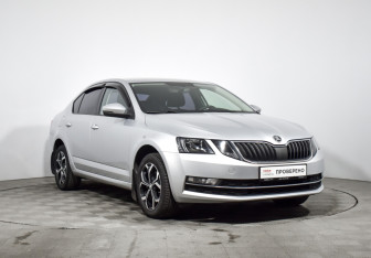 Подержанный автомобиль Skoda Octavia Liftback 2019 года (3 фото)