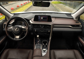 Подержанный автомобиль Lexus RX 2021 года (11 фото)