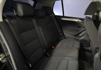 Подержанный автомобиль Volkswagen Golf Hatchback 2012 года (17 фото)