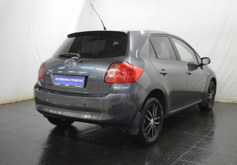 Подержанный автомобиль Toyota Auris Hatchback 2008 года (5 фото)