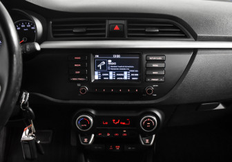 Подержанный автомобиль Kia Rio Hatchback 2019 года (16 фото)
