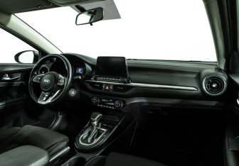 Подержанный автомобиль Kia Cerato Sedan 2020 года (9 фото)