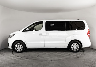Подержанный автомобиль Hyundai H-1 2020 года (8 фото)